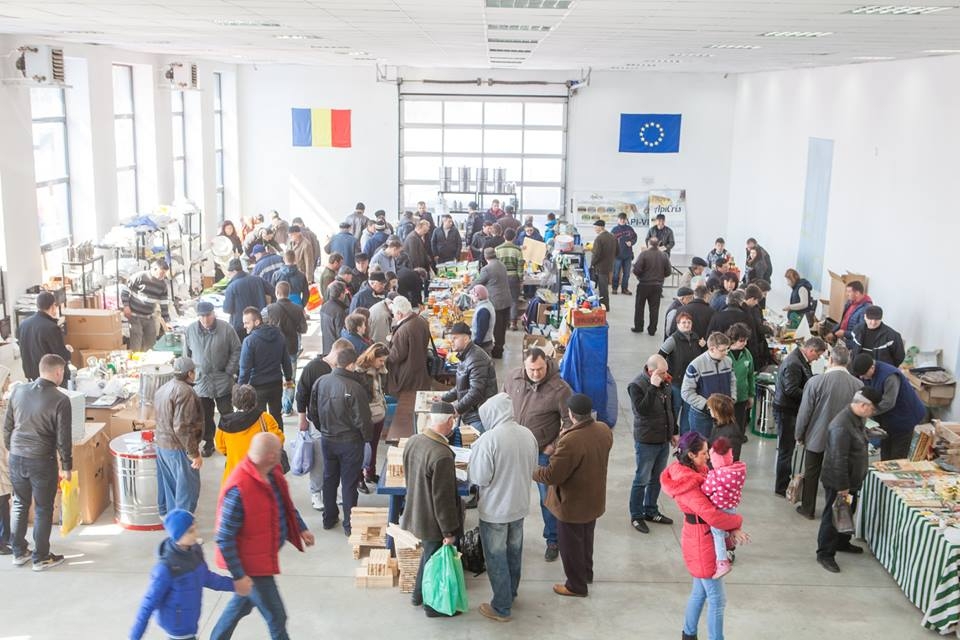 FOTO/ Peste 100 de producători, din ţară şi din străinătate, s-au întâlnit la TÂRGUL APICOL Galaţi