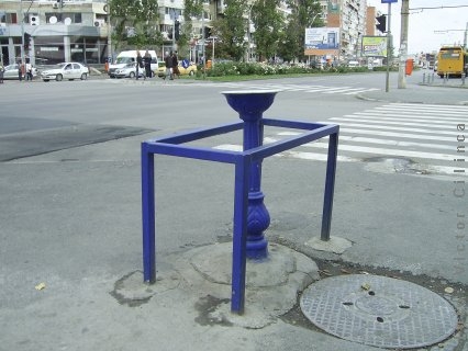 Fântâna beteagă cu un cornier se leagă