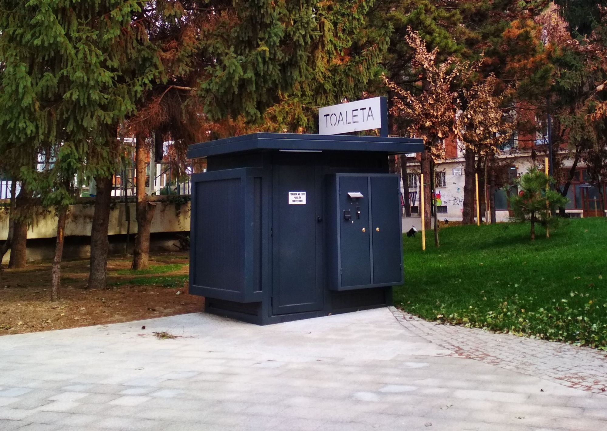 Câte toalete moderne sunt instalate şi câte pot fi folosite (FOTO)