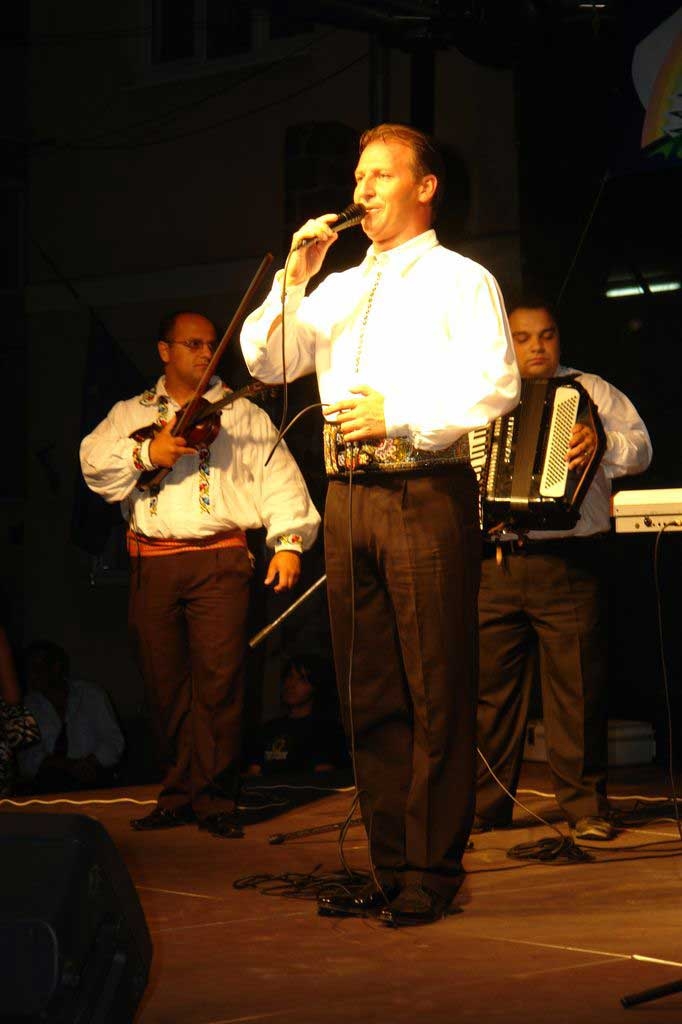 Festivalul Internaţional de Folclor începe cu un recital susţinut de Dinu Iancu Sălăjanu