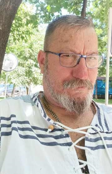 Un poet veşnic îndrăgostit, la Cenaclul „Noduri și Semne”