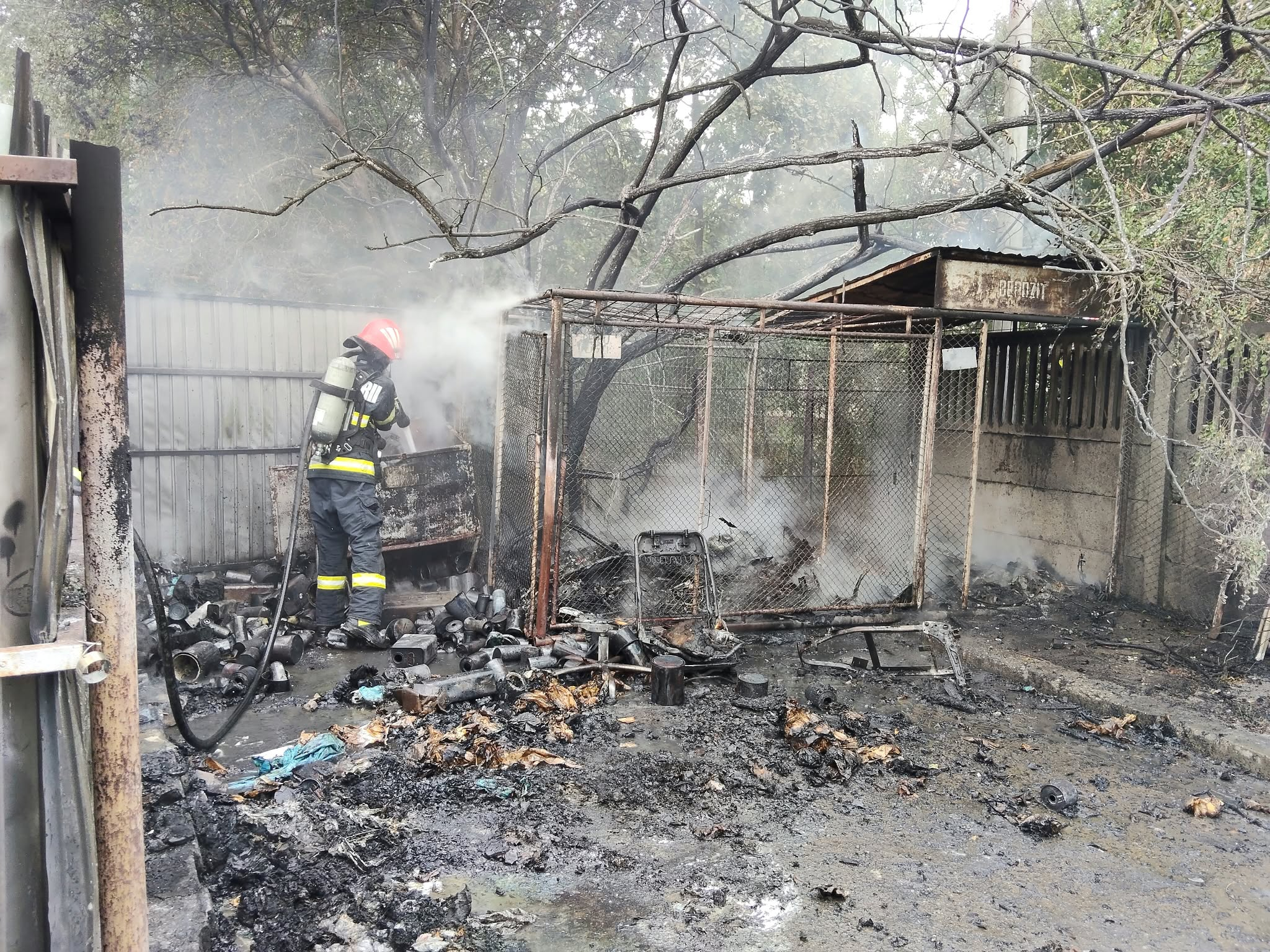 Bariera Traian: Incendiu din cauza unei ţigări aruncate la întâmplare
