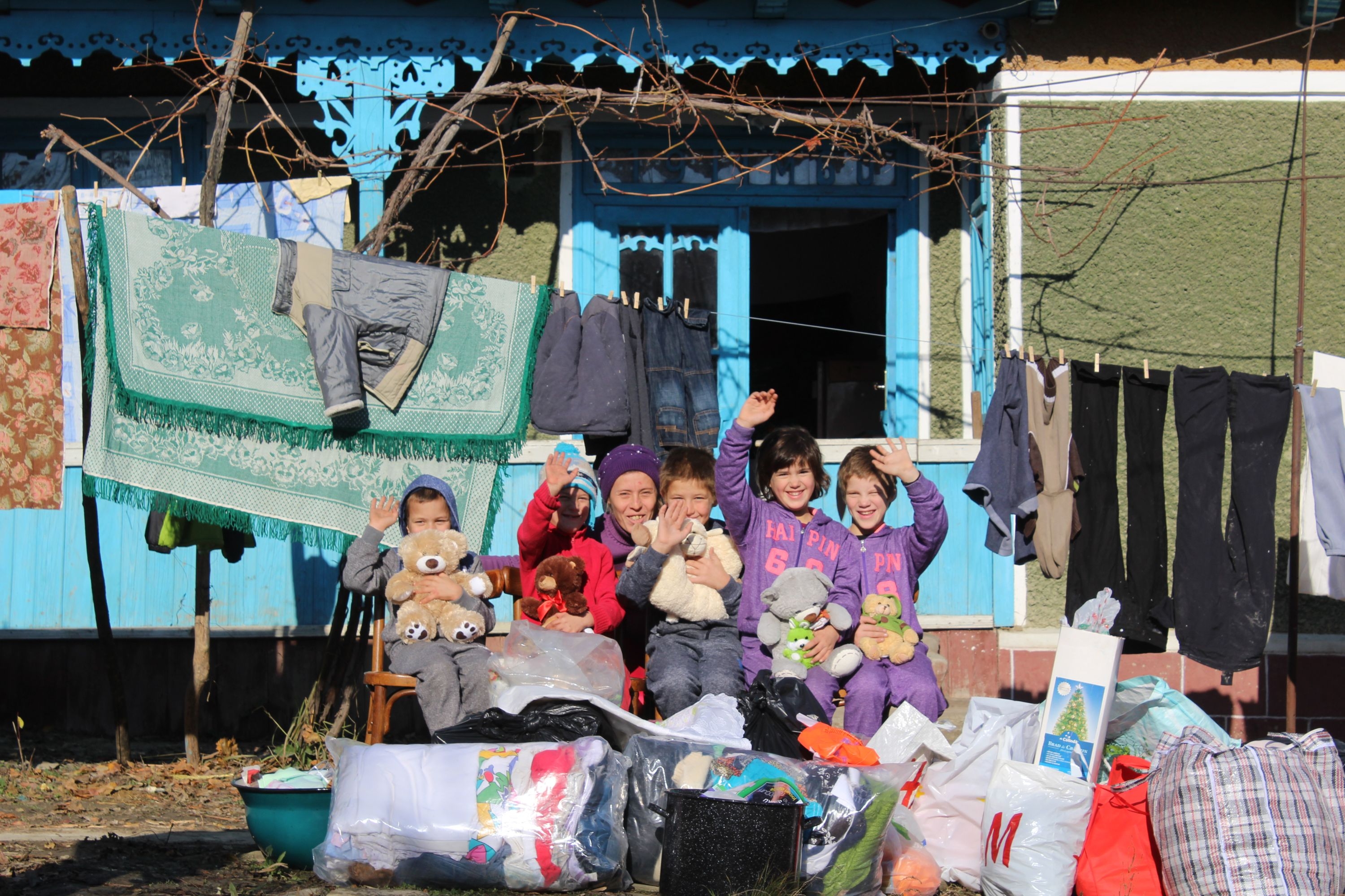 Un început luminos | CITITORII i-au sărit în ajutor familiei din Vădeni