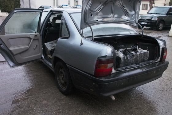 Un bărbat a fost prins de poliţişti gălăţeni cu 6.000 de ţigări de contrabandă