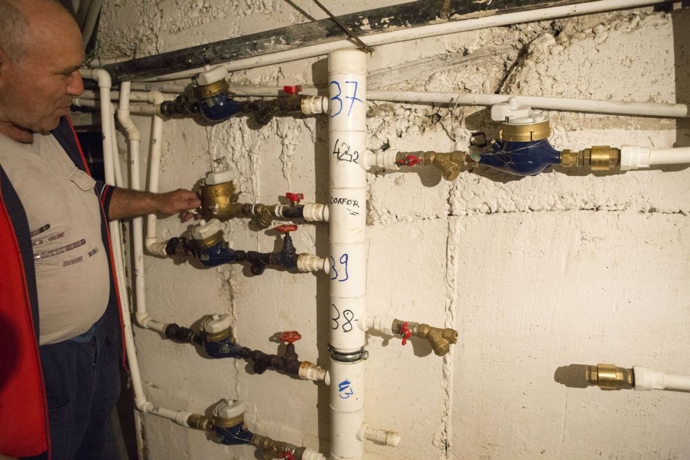 Continuă fuga după CONTORIZARE INDIVIDUALĂ. Mii de apartamente din Galaţi, FĂRĂ APĂ POTABILĂ