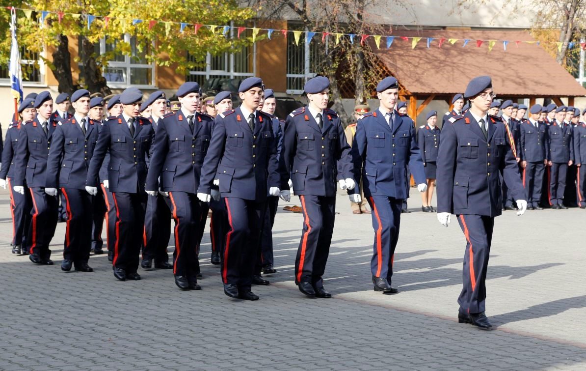 Peste 800 de locuri sunt scoase la concurs de liceele militare