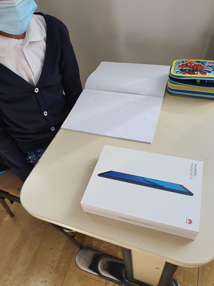 Unii primari au achiziţionat tablete pentru elevi, alţii ba