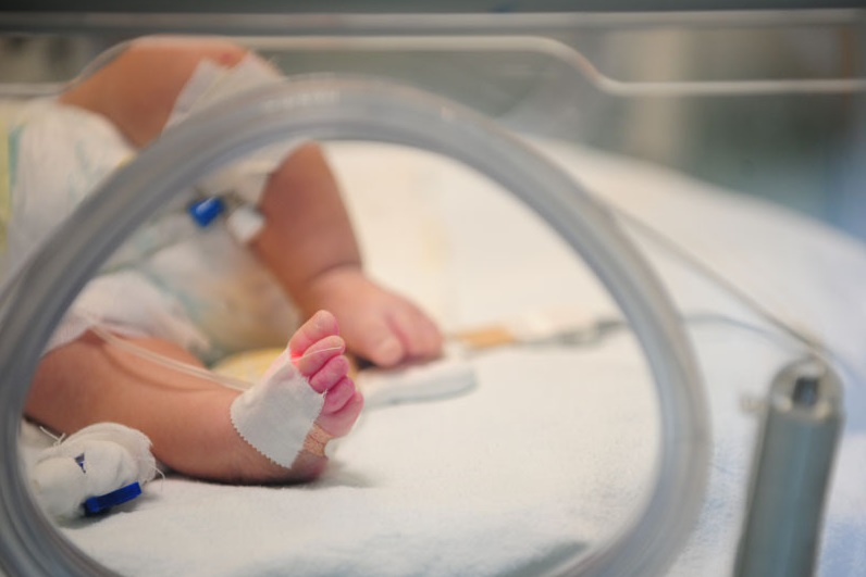 Mortalitatea infantilă, cu 40% mai mare în mediul rural