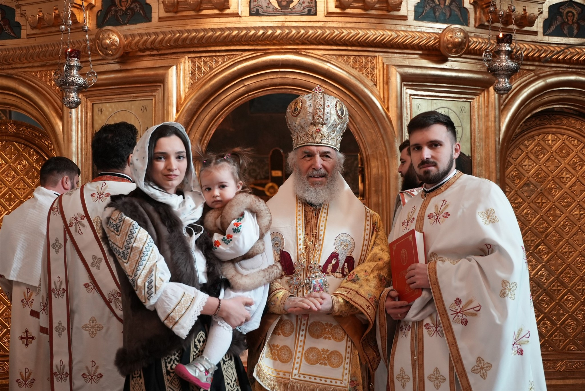 Preot și diacon, hirotoniți la biserica din Călmățui