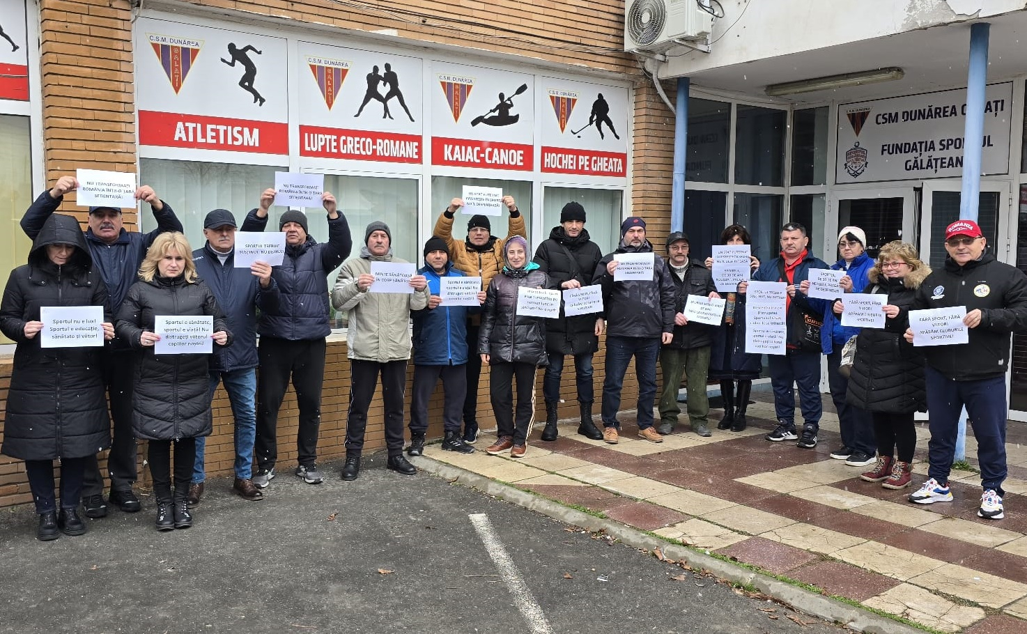 Protest al angajaţilor de la CSM Dunărea