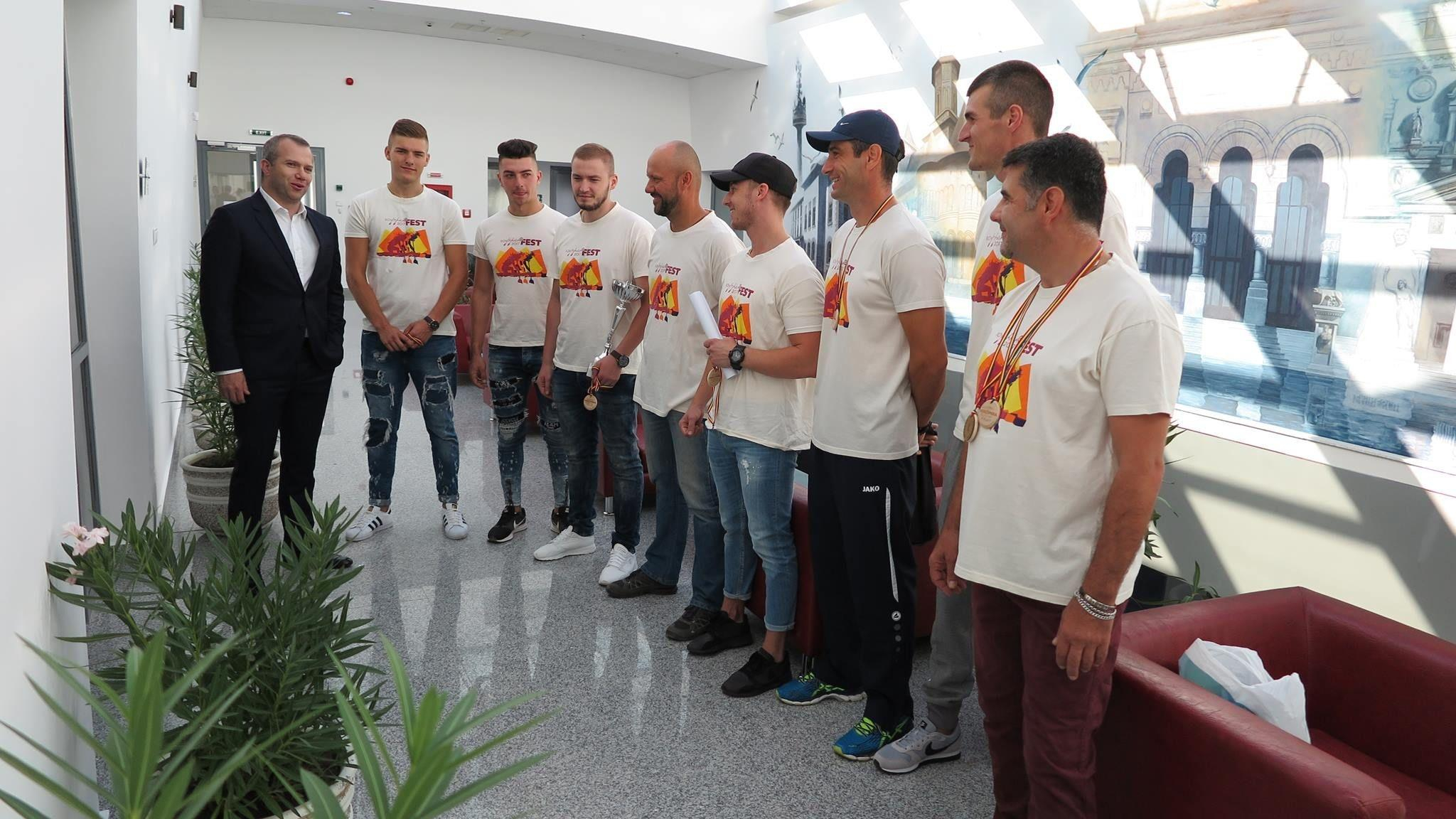 ”Veteranii”, felicitaţi la Primărie