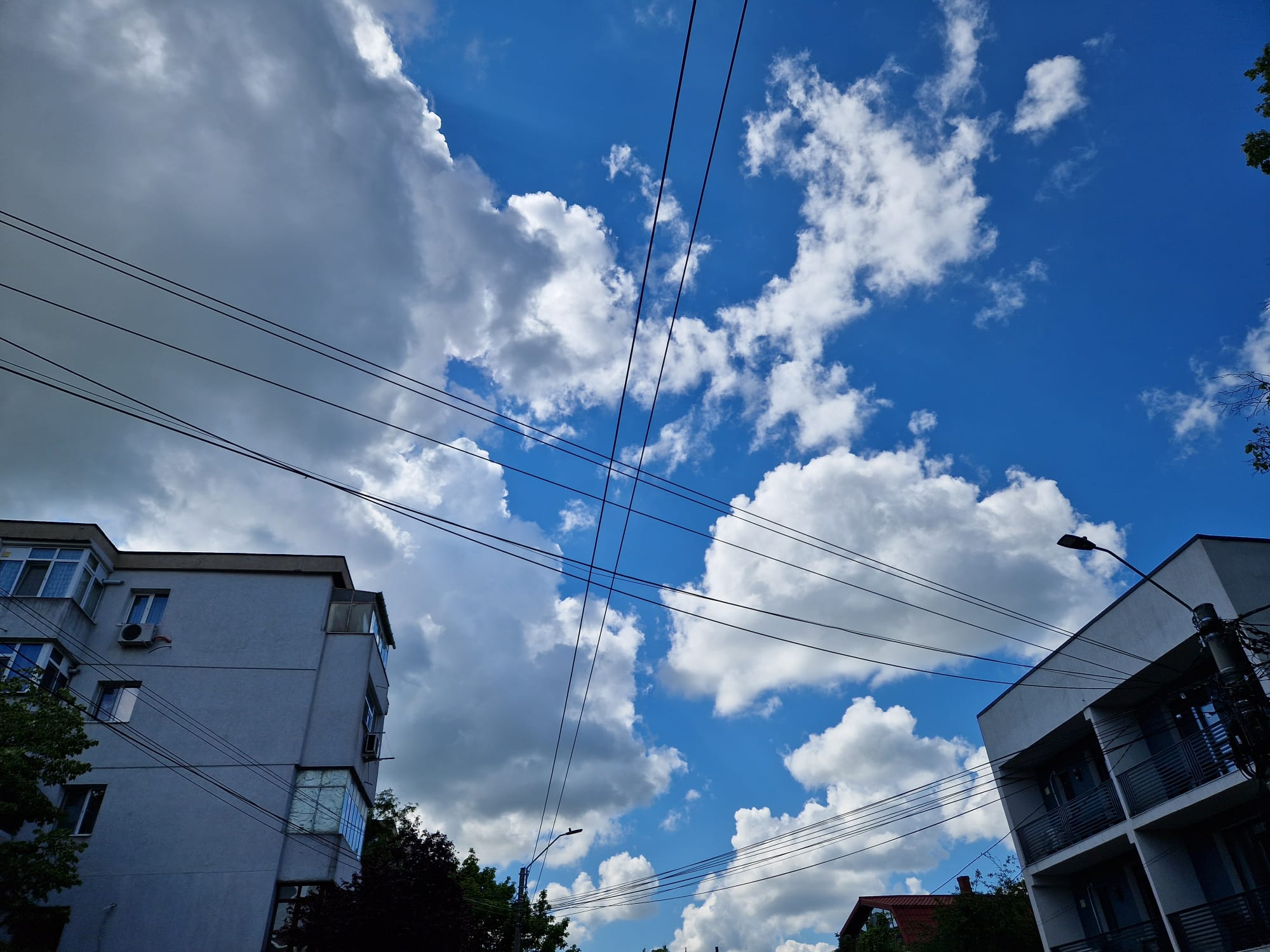 Cer senin şi temperaturi în uşoară creştere