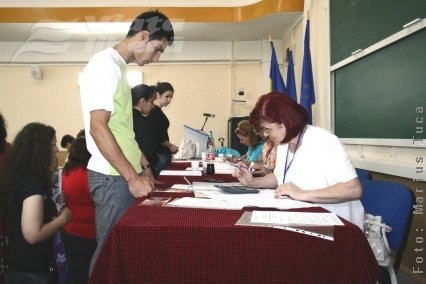 Aproape 800 de candidaţi înscrişi în prima zi, la Universitatea Dunărea de Jos