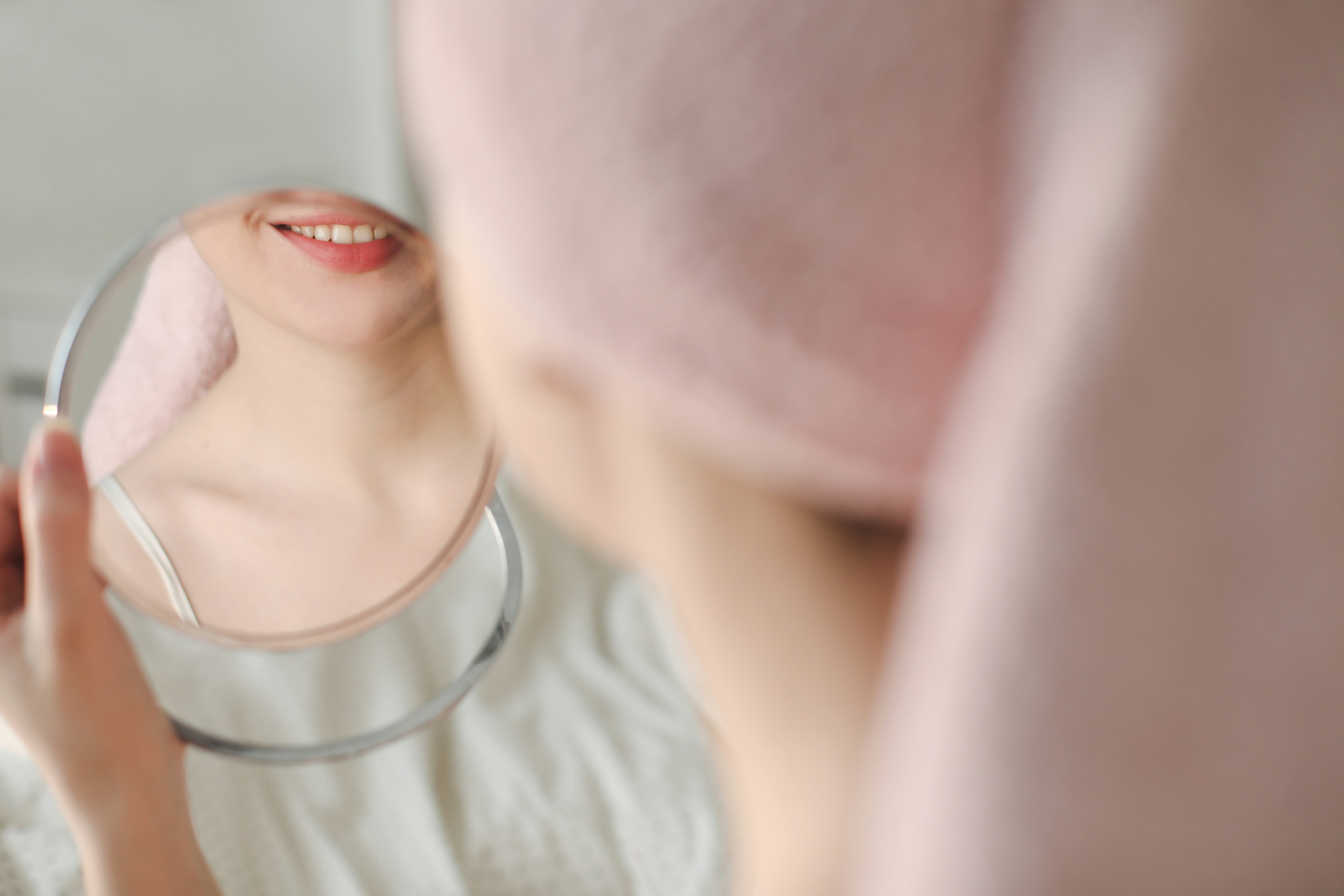 De ce apare și cum poate fi prevenită alergia la soare. Explicaţiile dermatologului