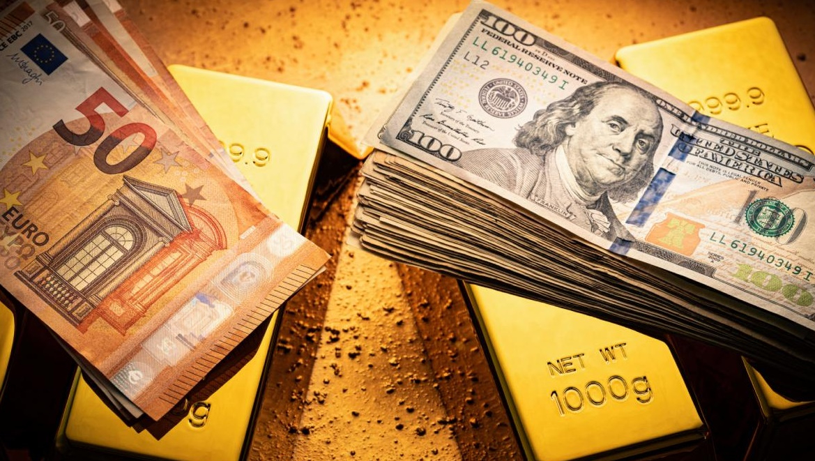 Apreciere modestă a euro după criza politică din Franţa