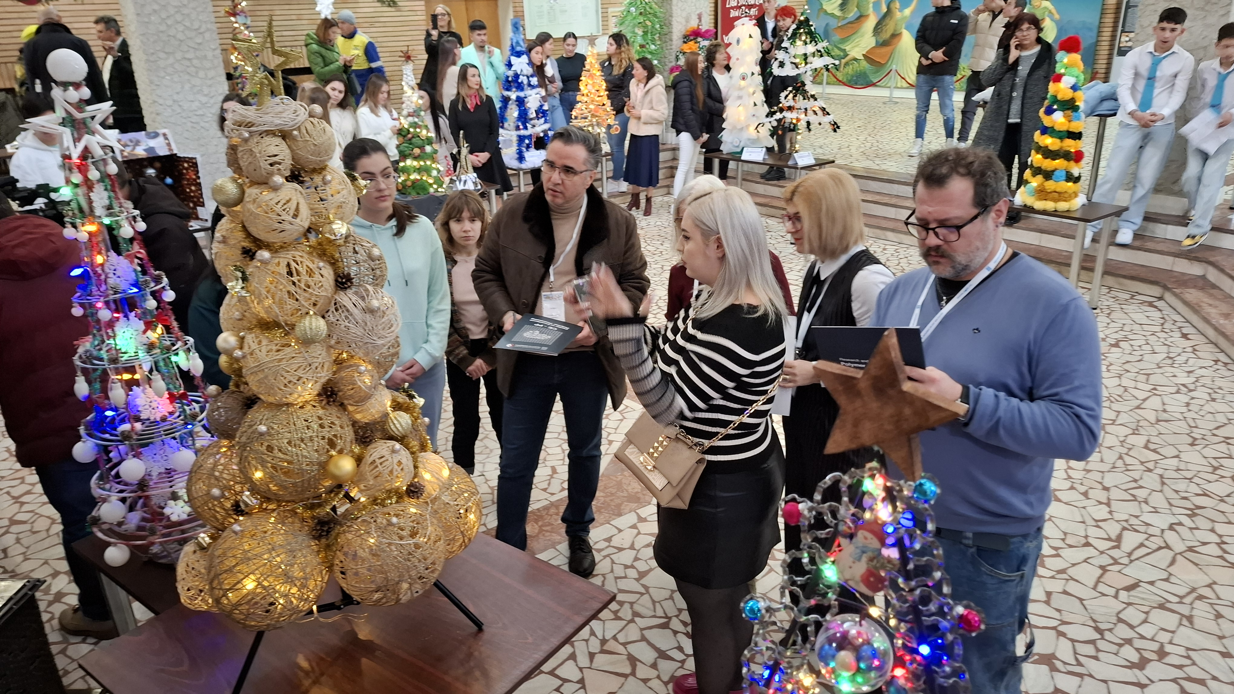 Expoziția „Brad Engineering”, o feerie... inginerească de Crăciun (foto)