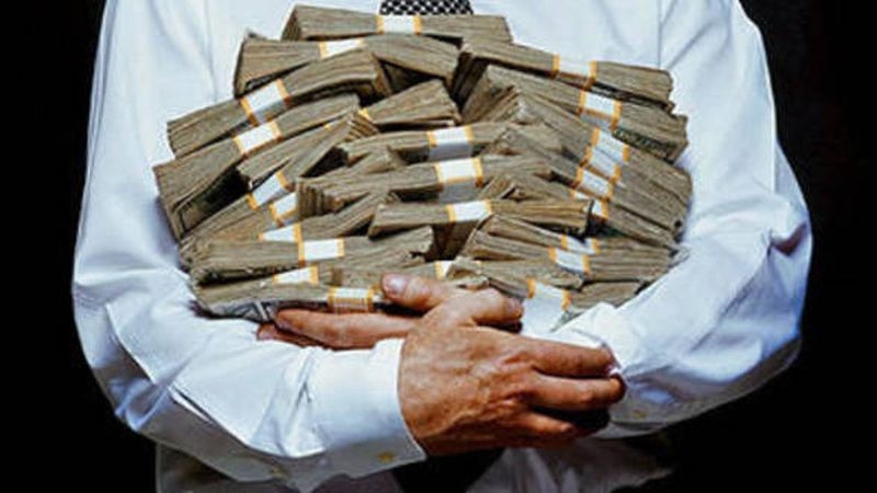 Angajaţii din asigurări şi pensii private, în topul salariilor