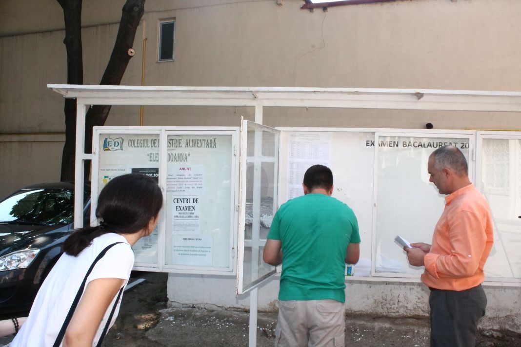 S-a terminat bacalaureatul, elevii aşteaptă rezultatele