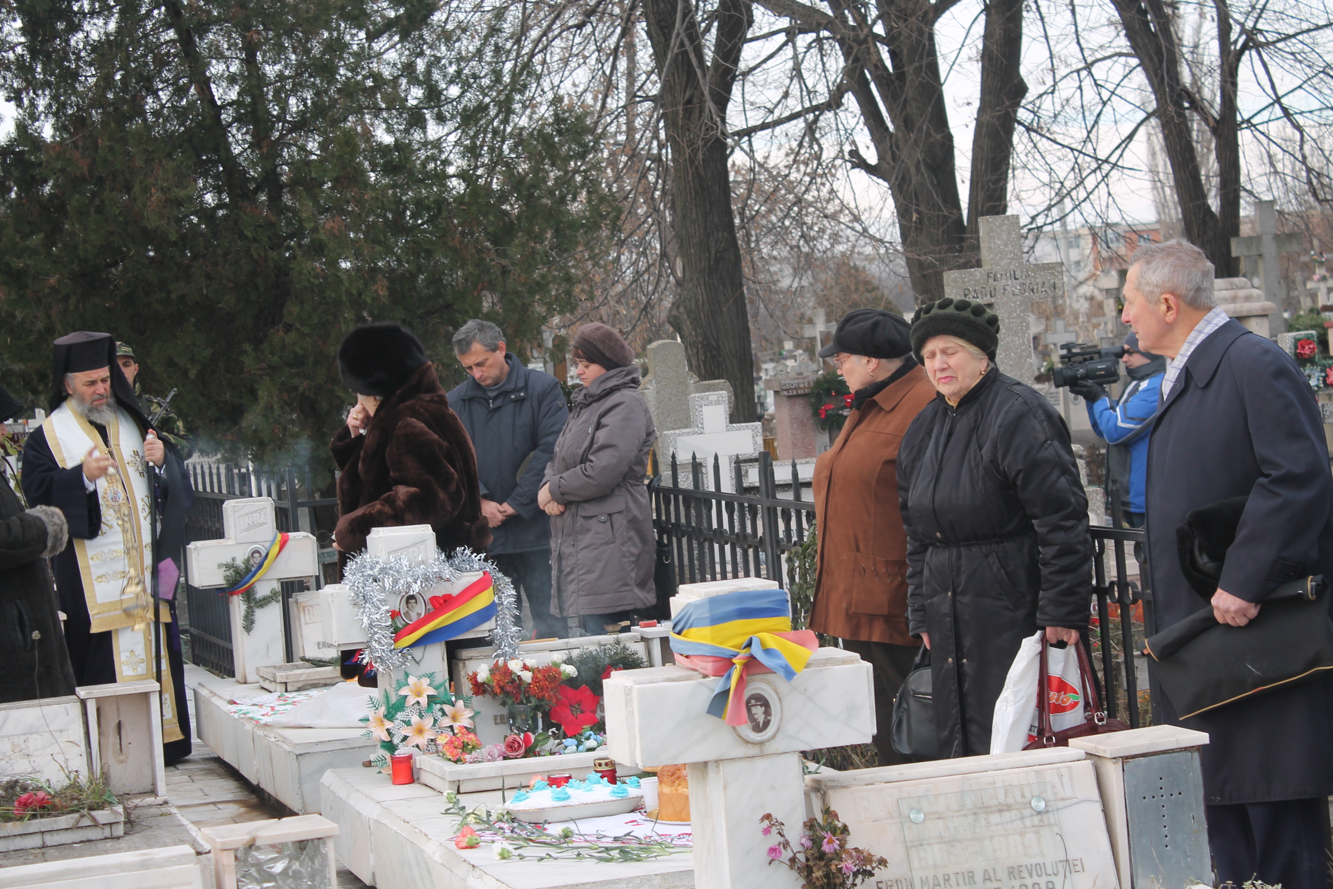 PREA PUŢINI gălăţeni alături de urmaşii MARTIRILOR: „Nu trebuie să ne omorâm eroii” (FOTO)