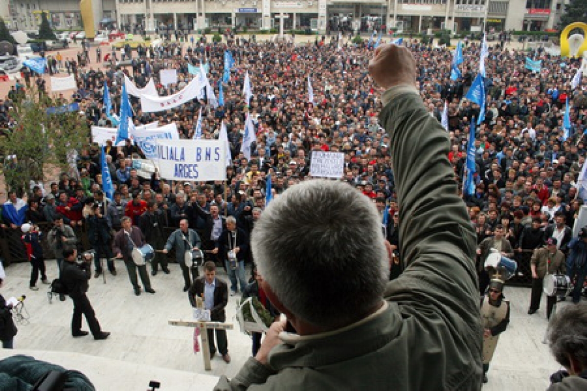 Codul Muncii bagă zâzanie între SINDICATE şi PATRONATE