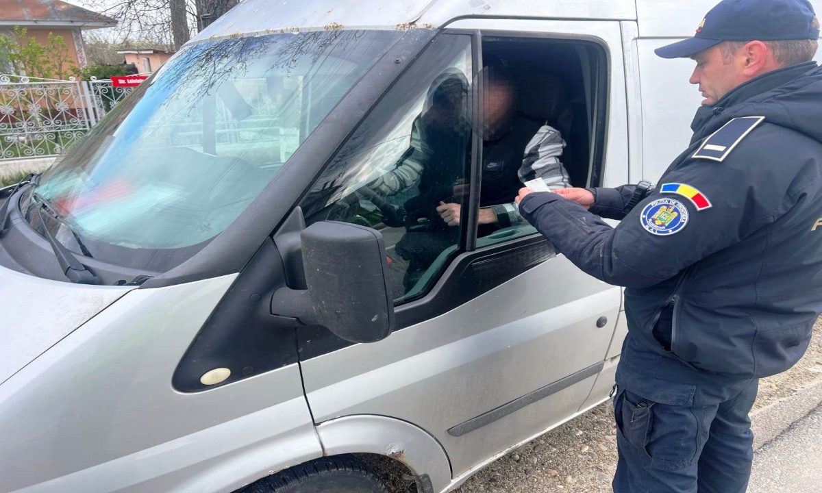 Camion fără autorizație de transport, oprit la frontieră