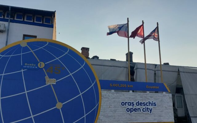 Drapelul Rusiei, arborat în gara din Buzău