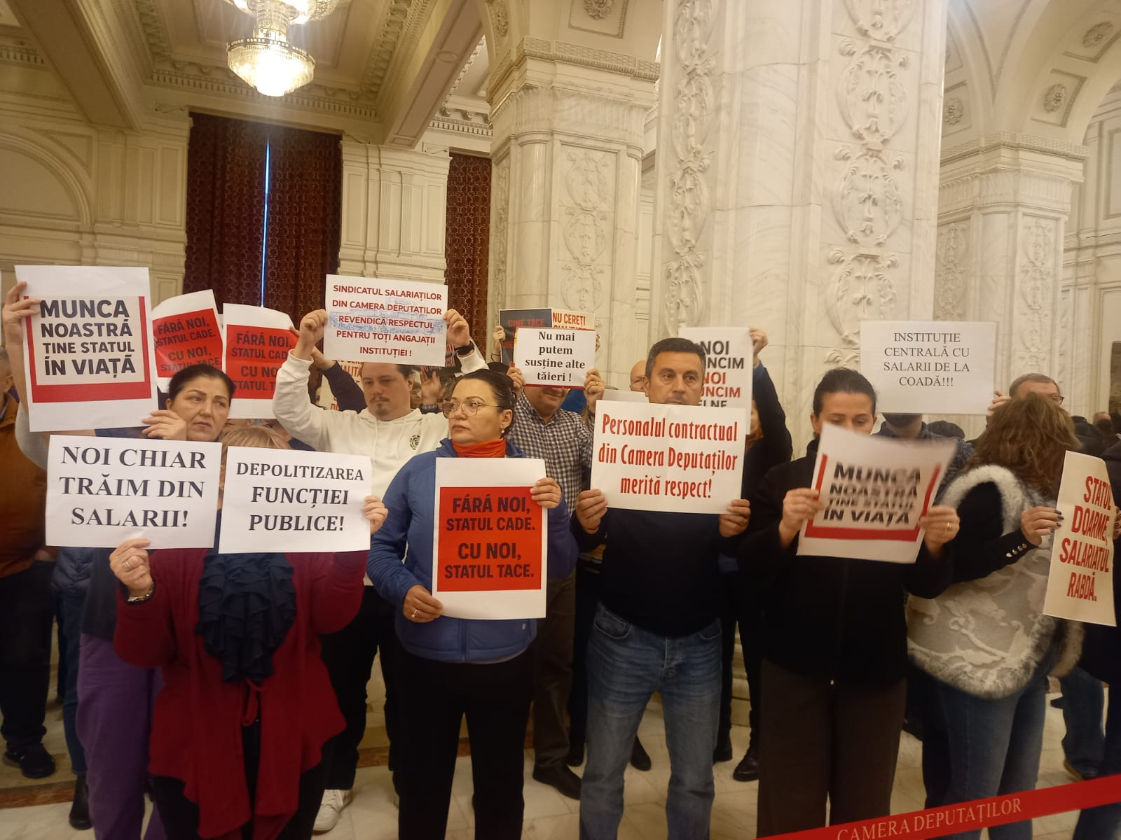Protest al angajaţilor de la Camera Deputaților