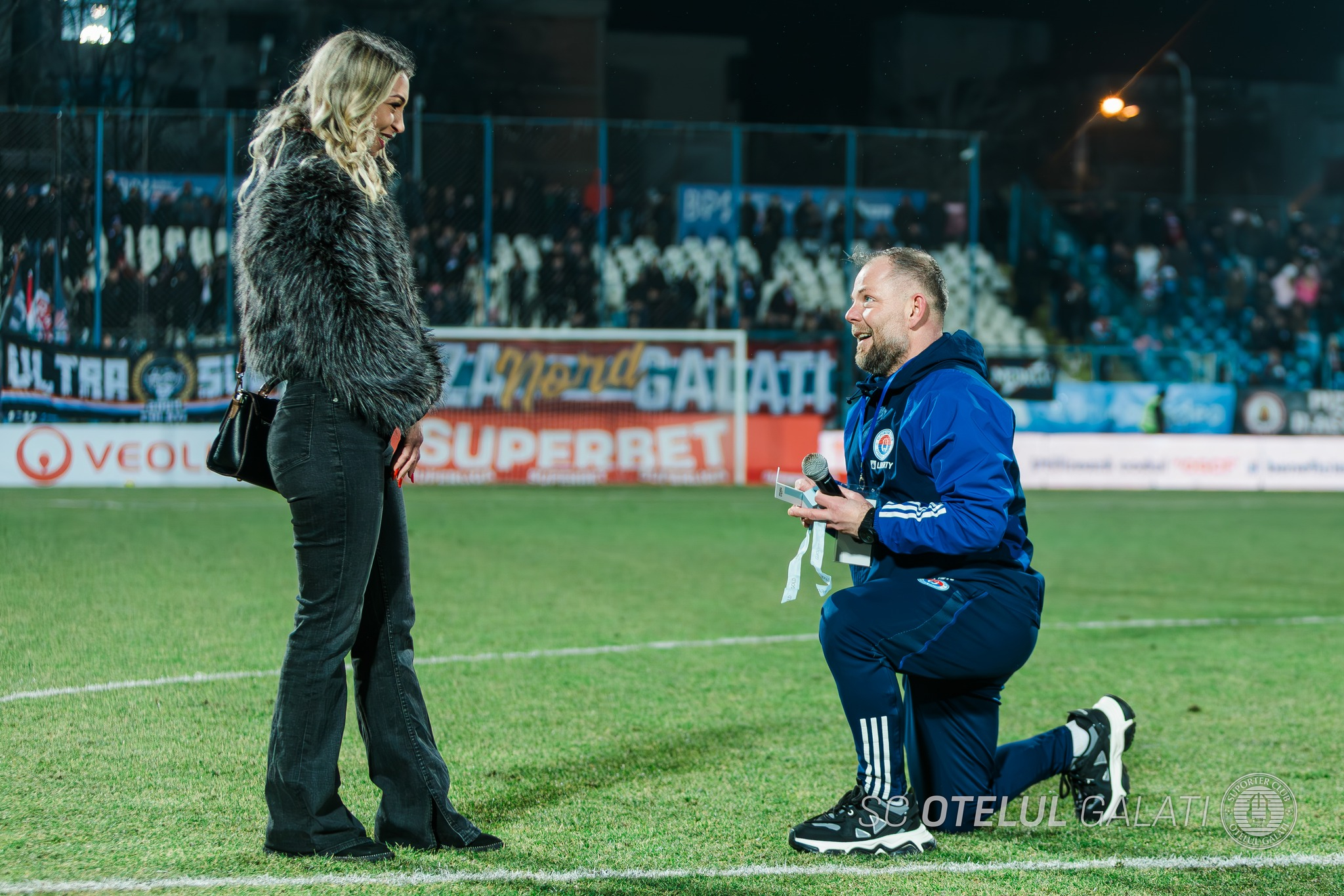 Stadionul „Oțelul”, sursă de inspirație în iubire pentru un cuplu din Galați