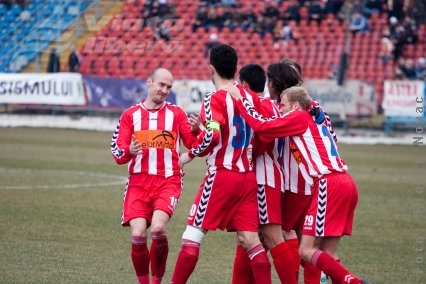 „Oţelarii” ignoră recesiunea