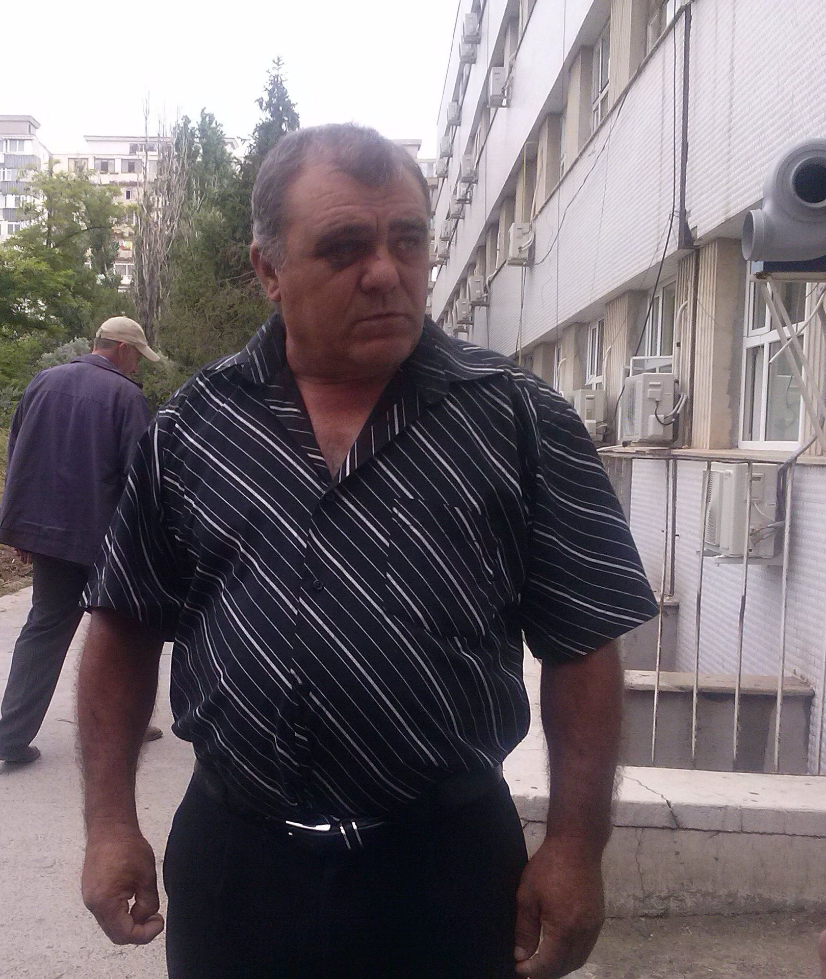 Un preot şi un fermier s-au luat la bătaie din cauza unui văcar! Iată cum s-a terminat totul