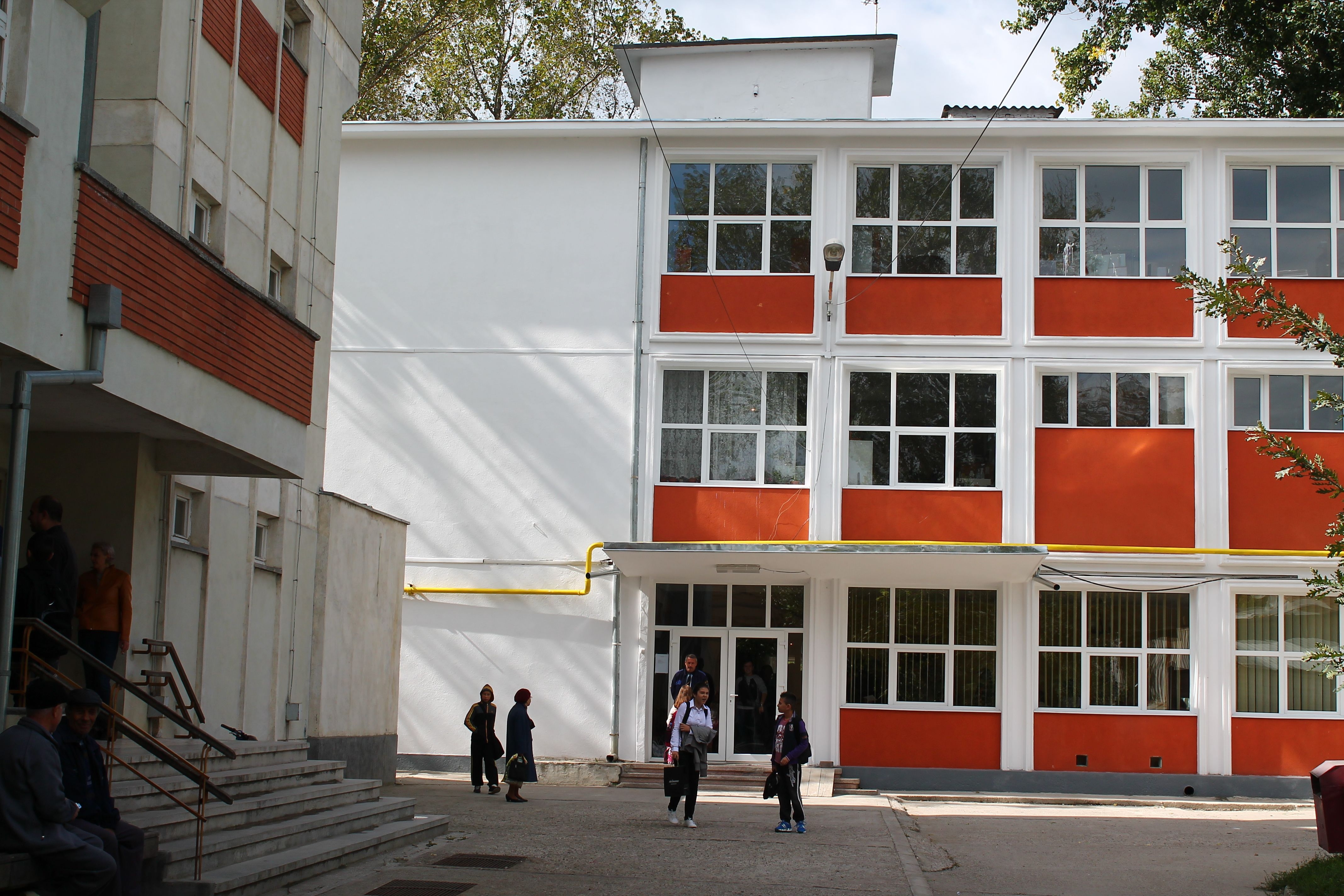 La Liceul de Artă: Maestrul Nicolae Spirescu, învins de izolaţia termică