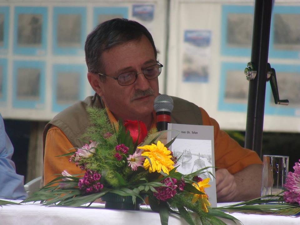 CRONICĂ DE CENACLU/ Afară, ploaia bătea în poartă