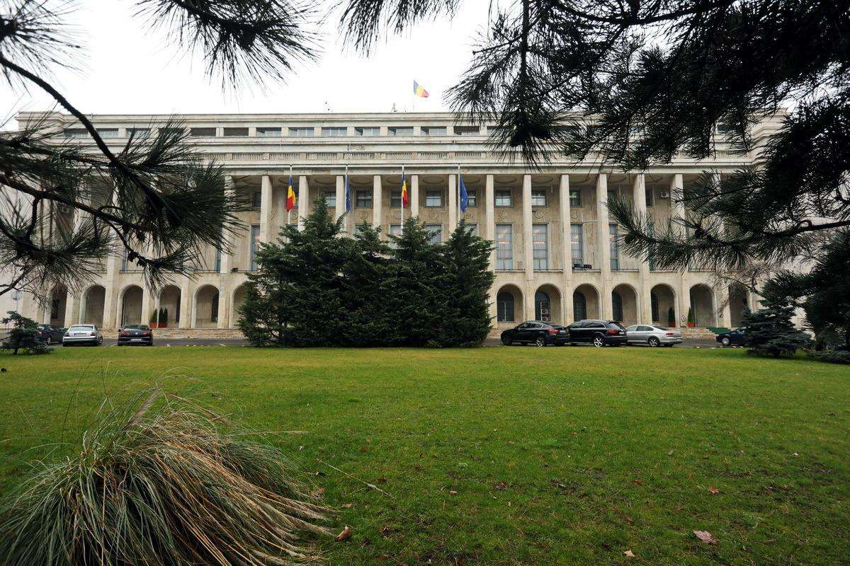 Fără vouchere de vacanță și spor de COVID în prefecturi