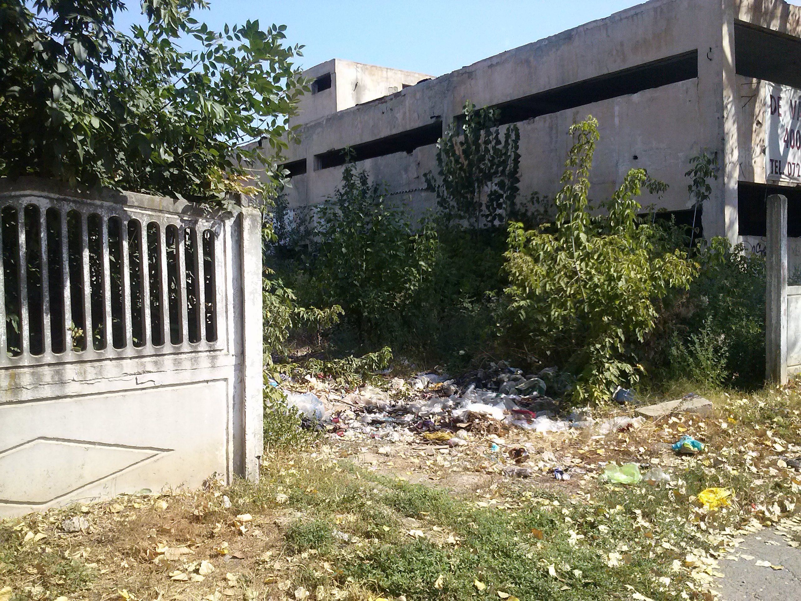 Pe strada Henry Coandă: Palat de mizerii pentru un Ali Baba al gunoiului