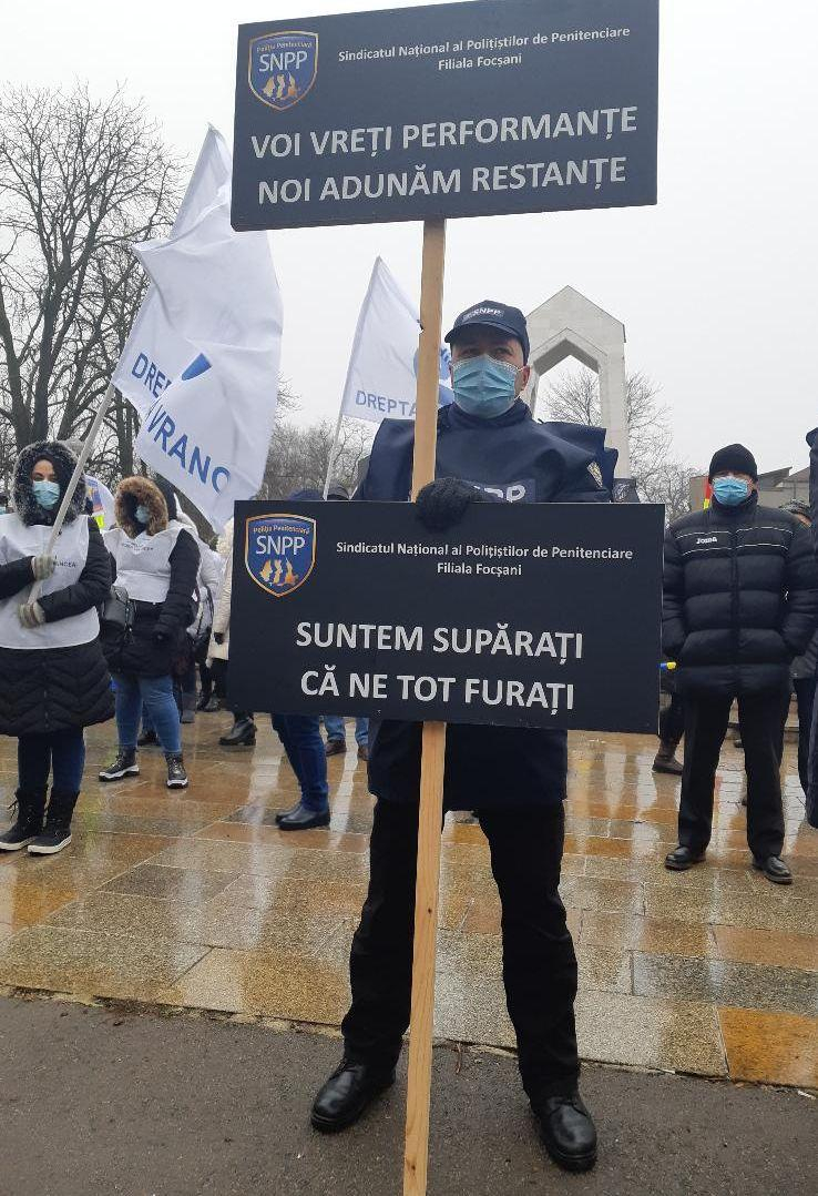 Și penitenciarele ”au ieșit în stradă”