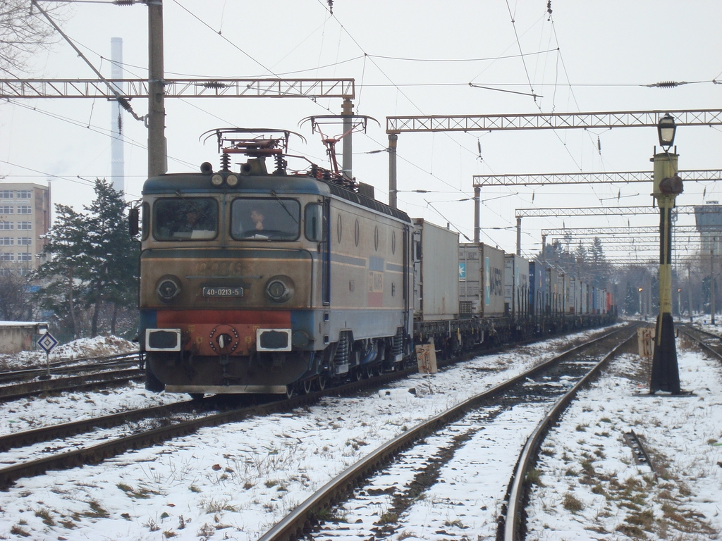 Atentat la Barboşi. Doi hoţi au vandalizat un tren de marfă