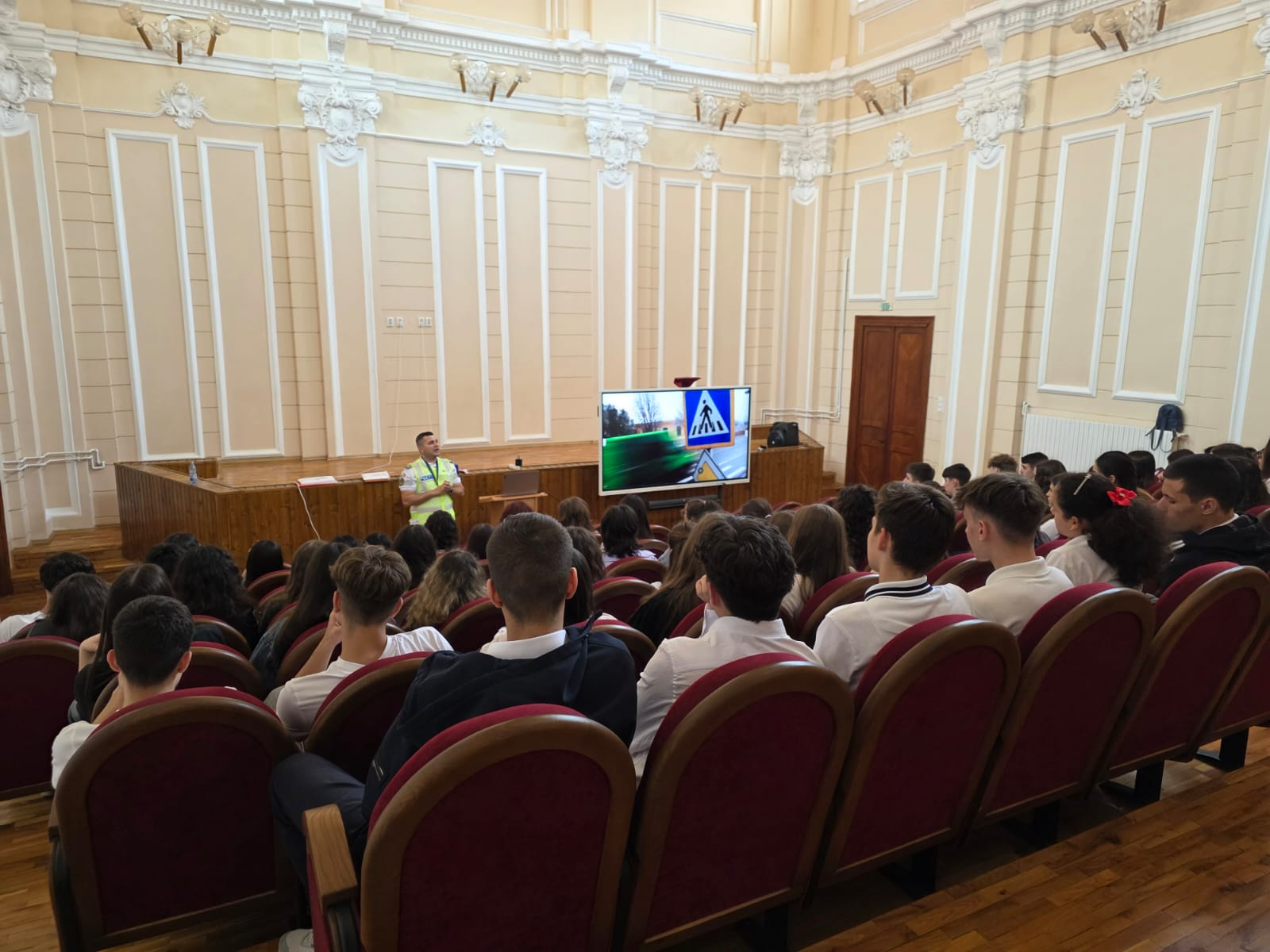 Lecții de siguranță rutieră pentru elevii gălățeni
