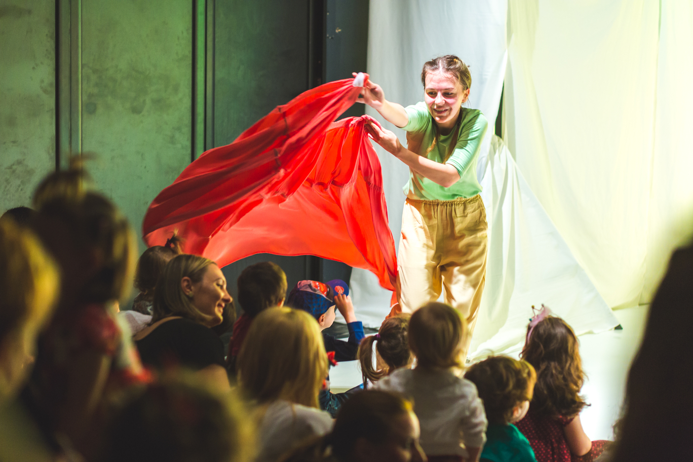 ”De mână cu tine”, o poveste pentru cei mai mici spectatori