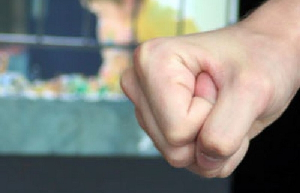 L-A VĂZUT CINEVA? Se caută AGRESORUL unui adolescent