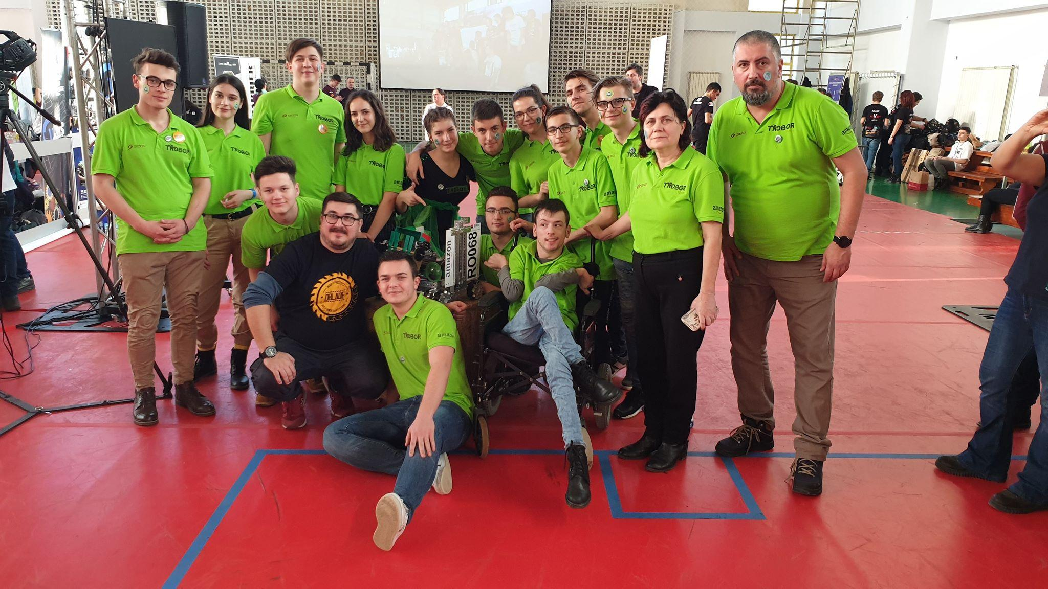 Elevii de la ”Hogaş” au câştigat două premii la robotică. O competiţie desprinsă din filme SF (FOTO și VIDEO)