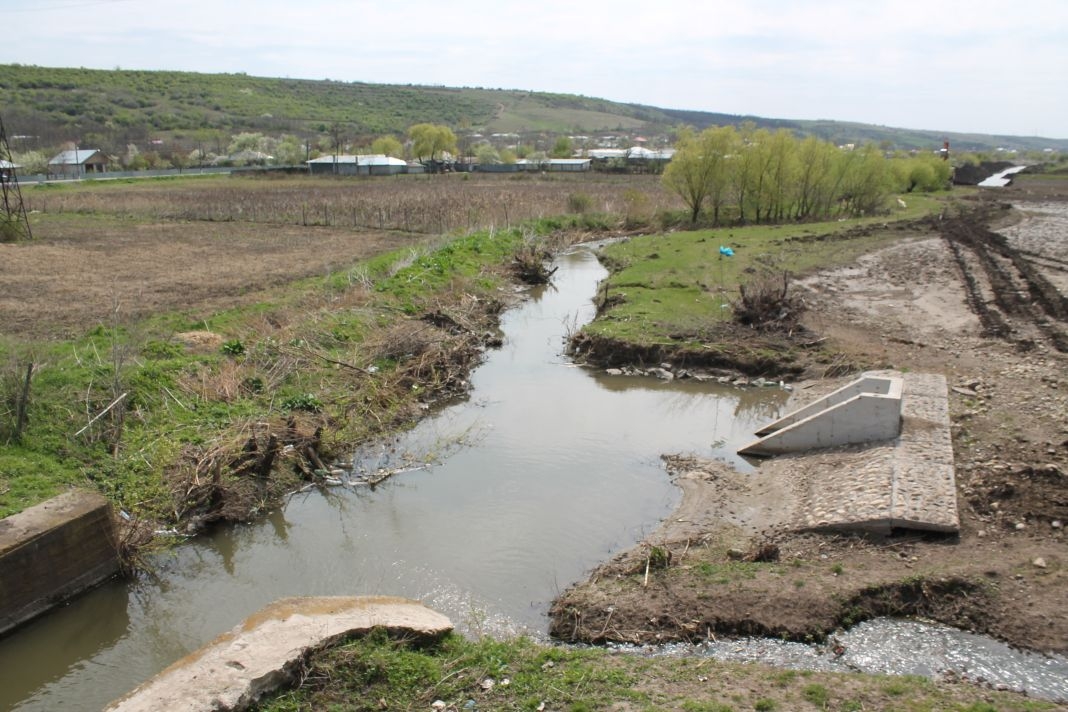 "Nu voiam să plec din casa mea". Mărturiile oamenilor prinşi de inundaţiile din Slobozia Conachi (FOTO)