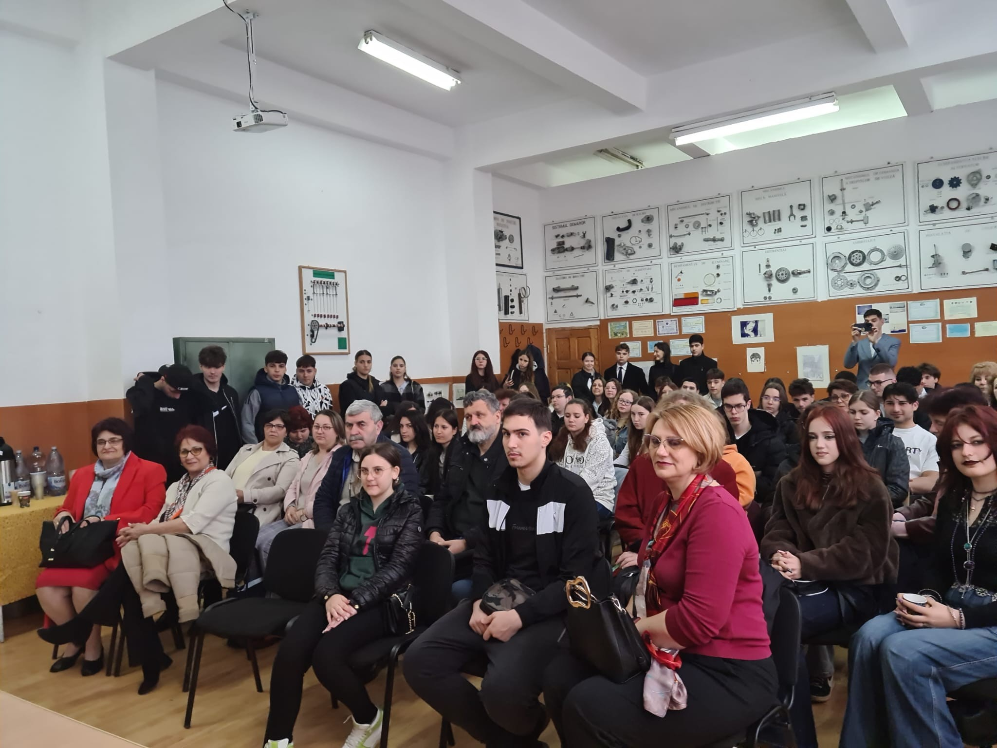 „Știu și aplic”, cu zece elevi gălăţeni calificați la Națională