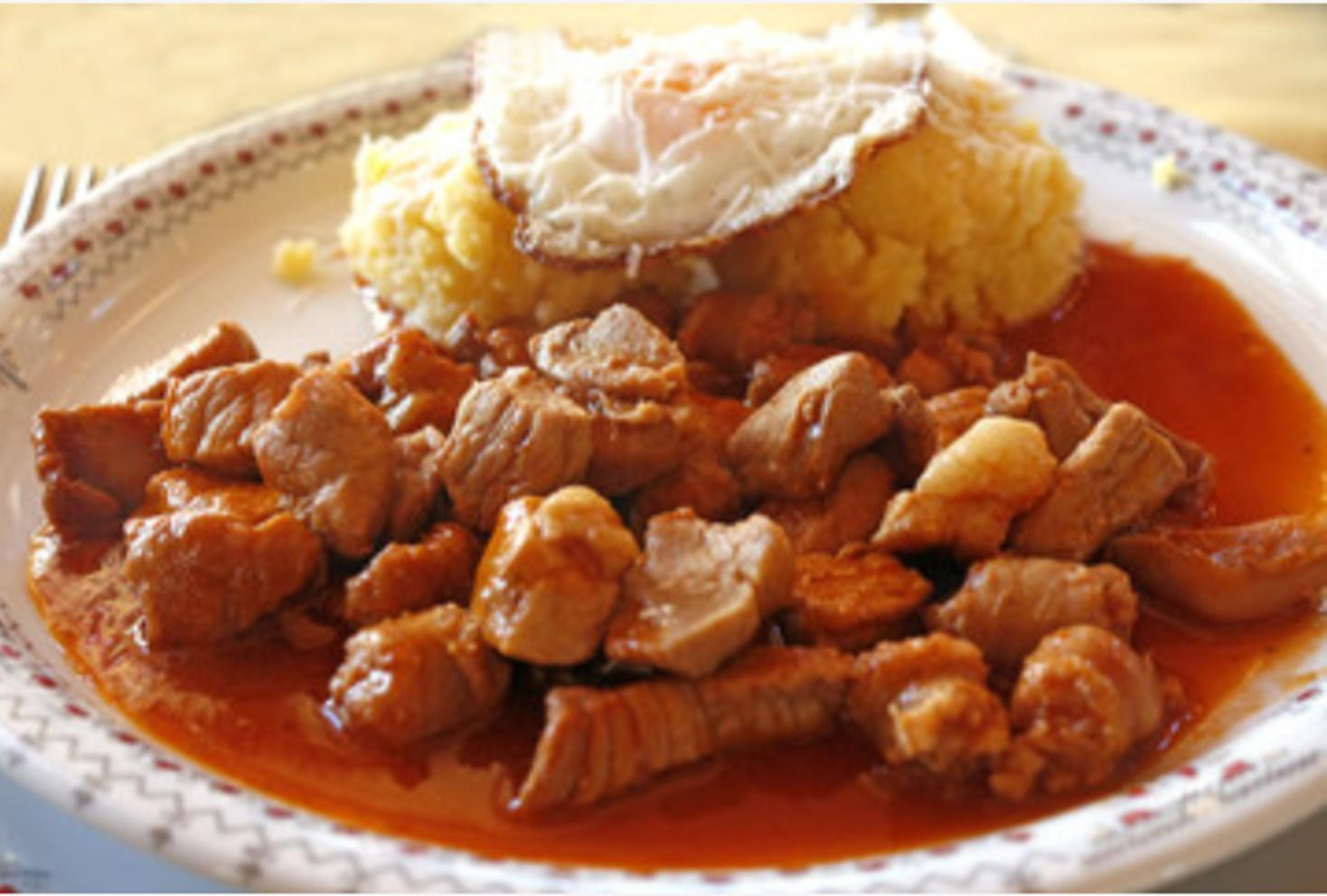 Tochitura de pui cu mămăliguță, apreciere unanimă