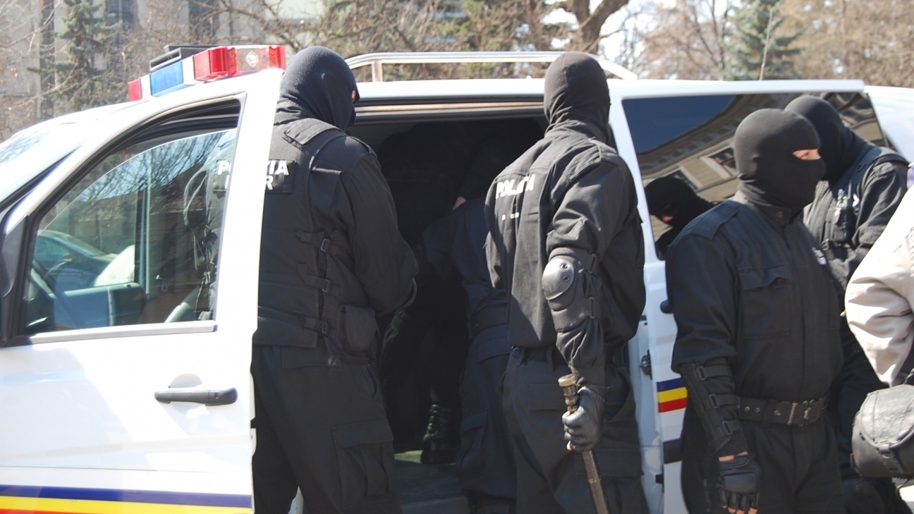 Mascaţii au DESCINS la hoţii de cupru. O grupare de infractori gălăţeni a ATACAT 100 de kilometri de cale ferată