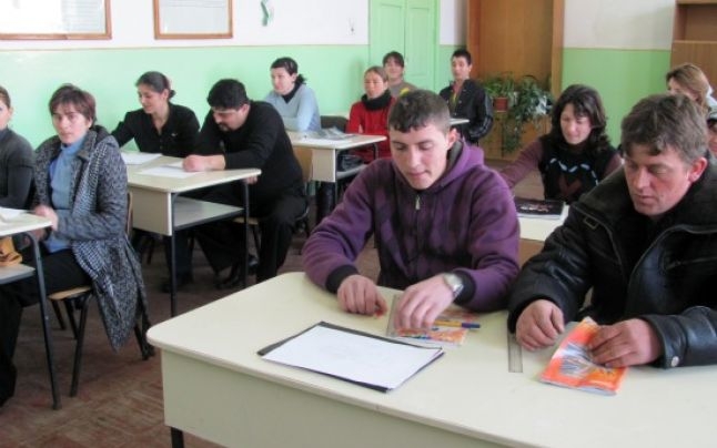 Începe admiterea la liceu seral şi frecvenţă redusă