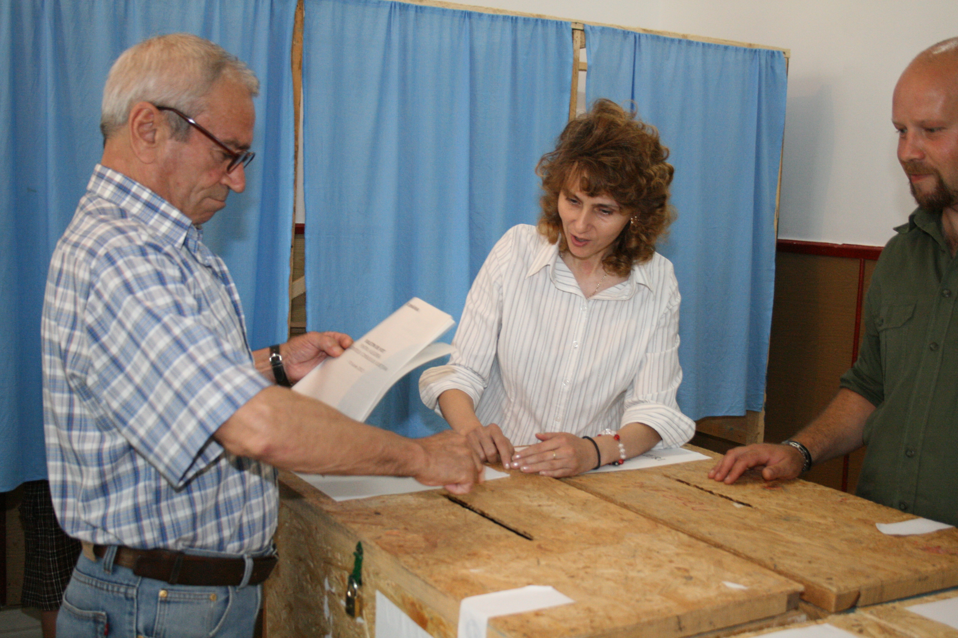 PDL susţine că are dovezile: 1.000 de oameni au falsificat votul