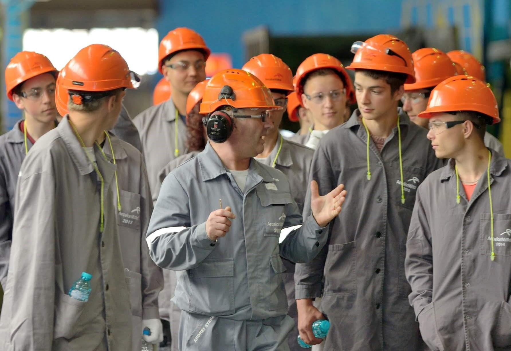 Combinatul siderurgic va angaja peste 200 de ucenici