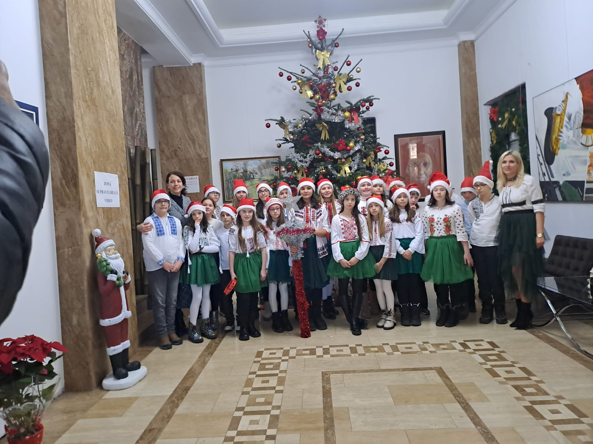 Șpiridușii de la Școala Nr. 26 ne-au umplut inimile de bucurie (FOTO și VIDEO)