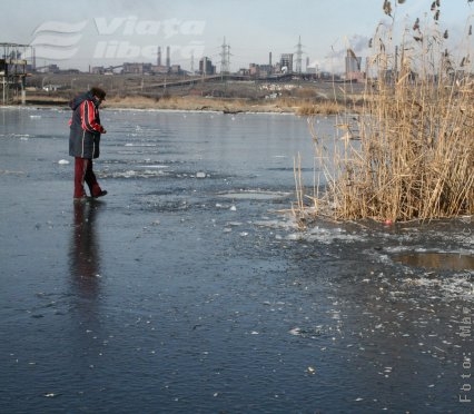 Veste bună pentru „copcari”: a îngheţat Balta Cătuşa