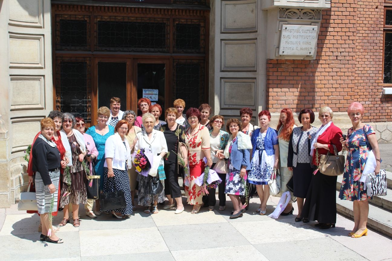 O întâlnire puţin obişnuită şi o “doamnă Trandafir”/ După 44 de ani, la “Fabrica de învăţătoare” gălăţeană